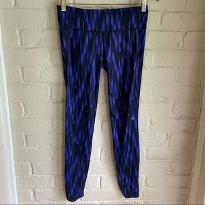 GapFit size small indigo dark purple and black fun pattern workout leggings